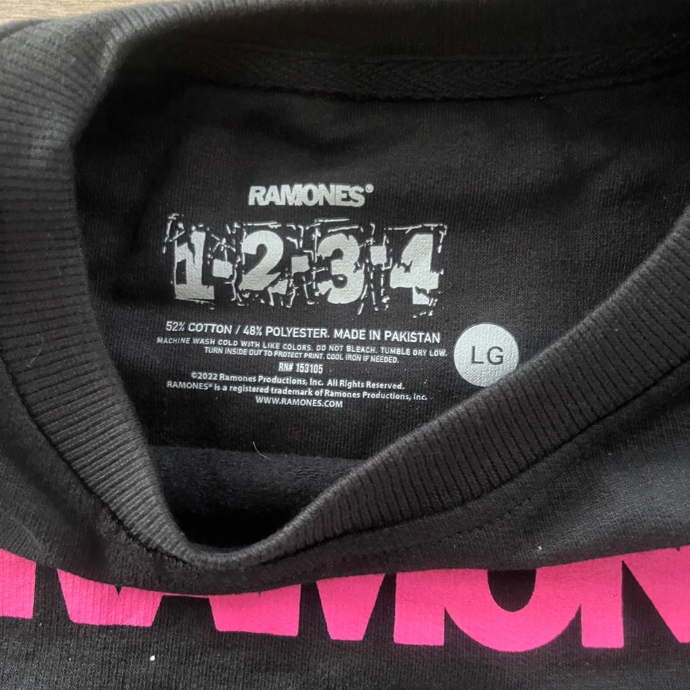 Ramones Black Sweatshirt Band Shirt - Picture 3 of 6